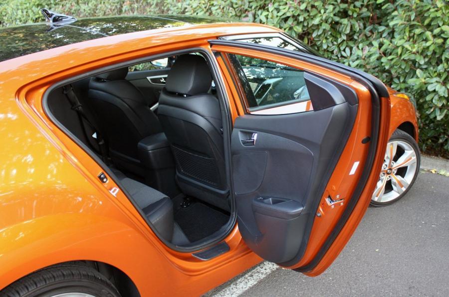  Hyundai Veloster 2011 года  (фото 71 из 184)